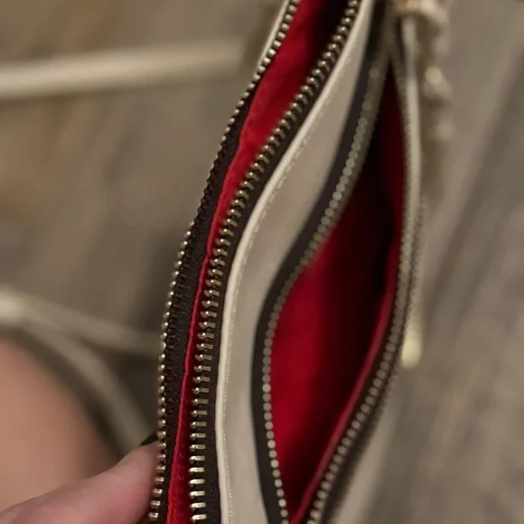 Dooney & Bourke Cream Triple Zip Leather Crossbody Bag NWOT - Picture 4 of 10